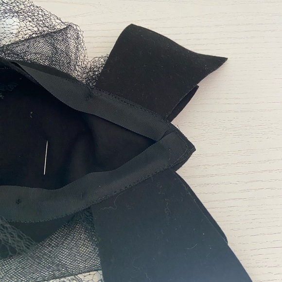 Womens Classic Vintage Elegant Black Veiled With Pearl Pin Church Fascinator Hat - Picture 10 of 10